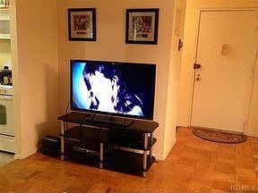 4th image of 395 Westchester Ave APT 1L