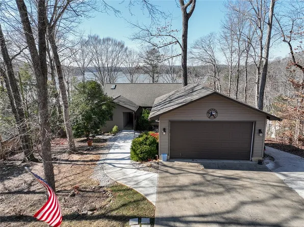 1324 S Arrowhead Dr, Westminster, SC 29693