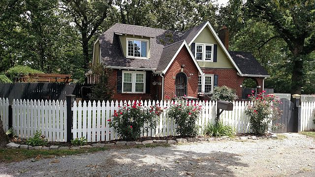 Front view. 4  yr old roof