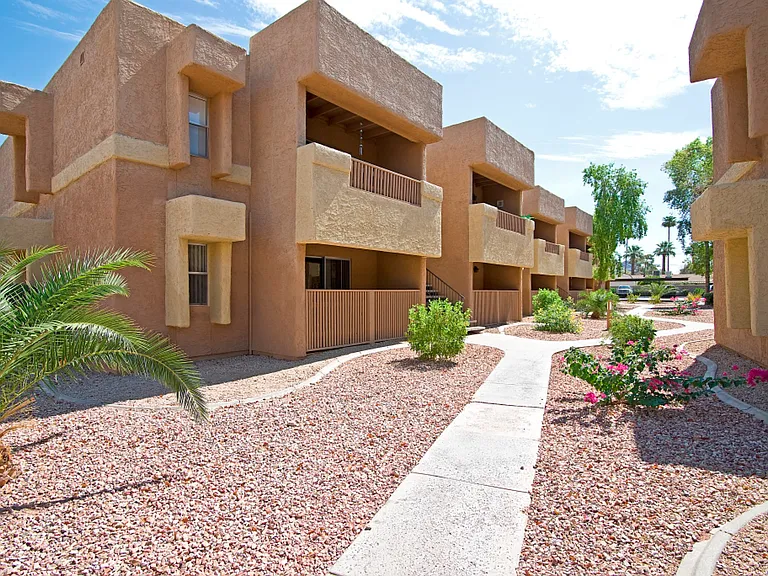 Papago Crossing — Photo 17