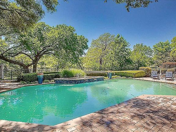 3rd image of 5514 Harbor Town Dr