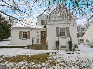 1586 Clover Ln, York, PA 17403