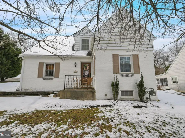 1586 Clover Ln, York, PA 17403