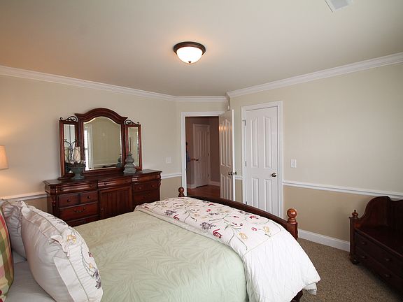 4th image of 725 Stone Mill Cir