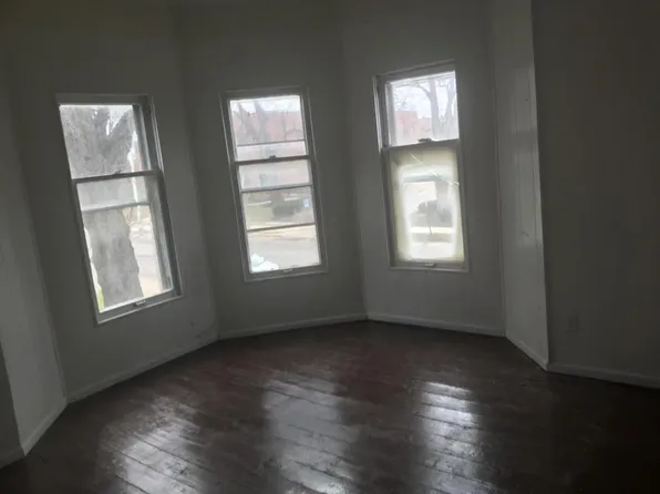 614 1/2 W Stephenson St, Freeport, IL