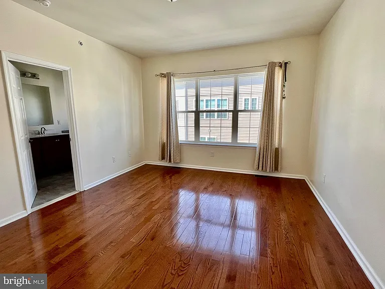 1329 Parish Ave — Photo 16