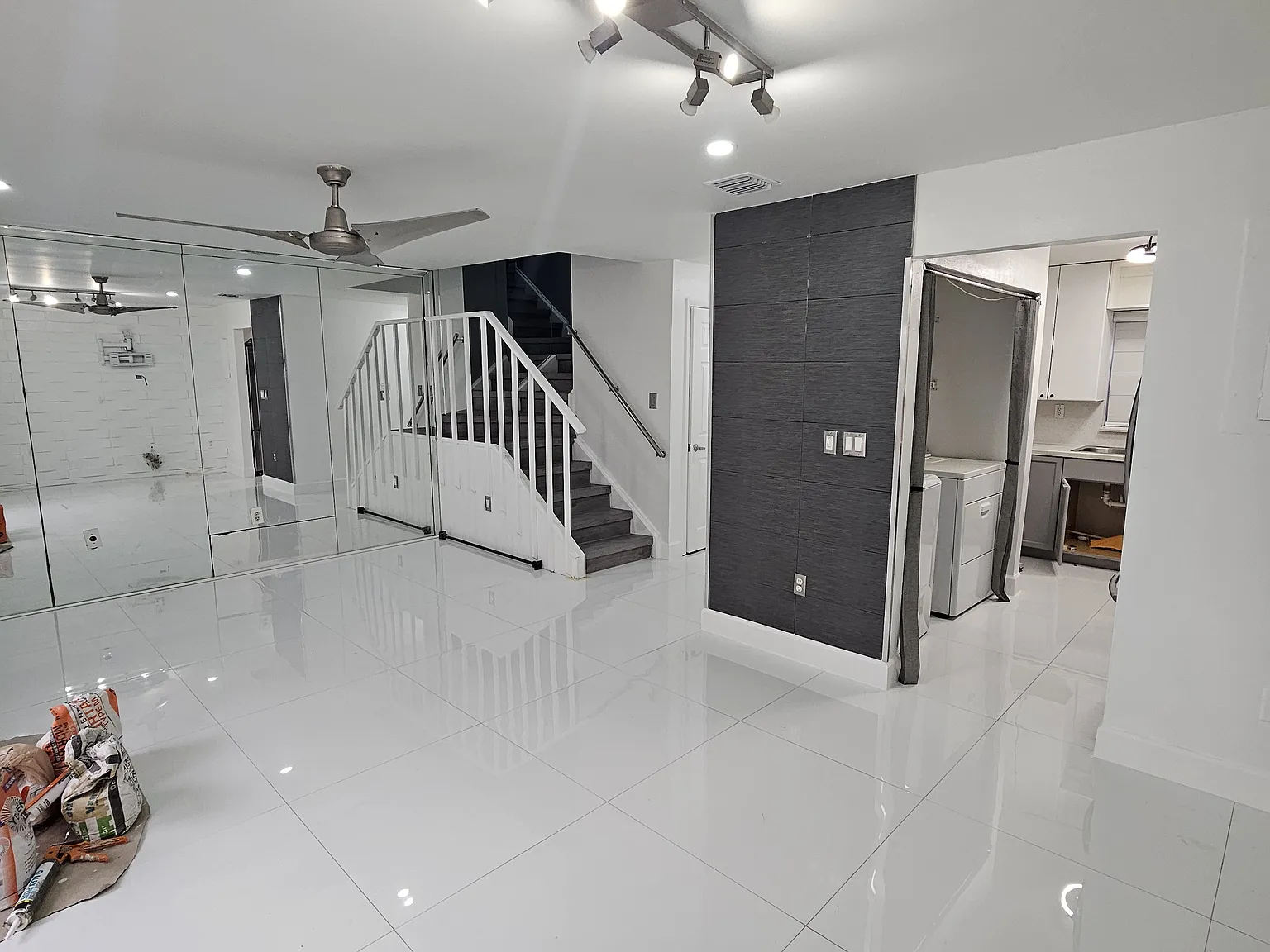 3 bed, 2.5 bath, 1313 sqft, $3,050 — Photo 2