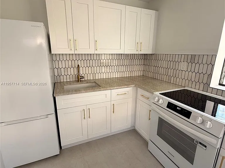 525 SW 22nd Ave #B — Photo 4