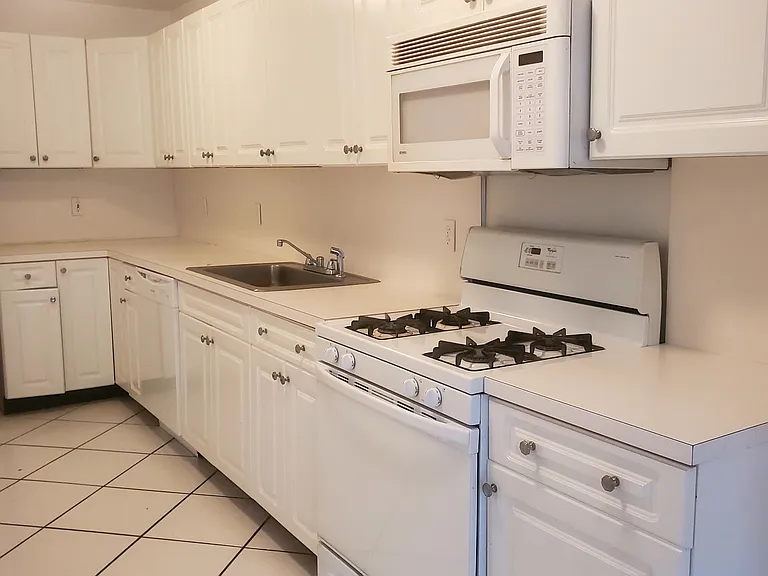2 4th Ave #2D — Photo 11