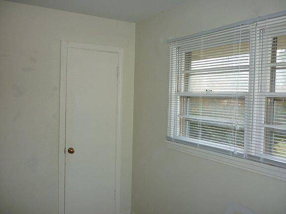 4th image of 324 Bellevue Ave