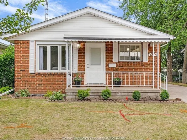 3233 Aurora Dr, Windsor, ON N8R 1Y9