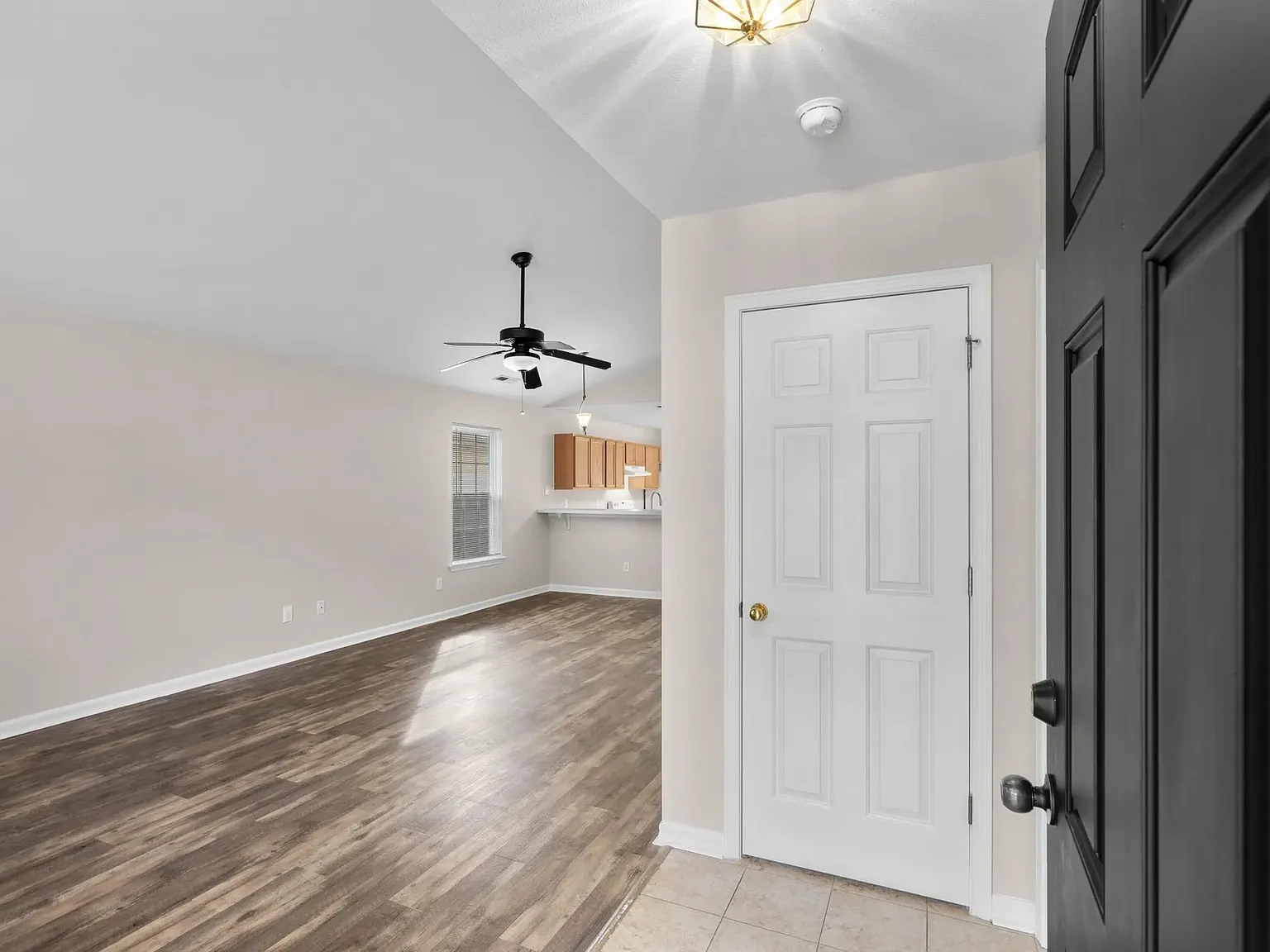 3 bed, 1218 sqft, $1,750 — Photo 3