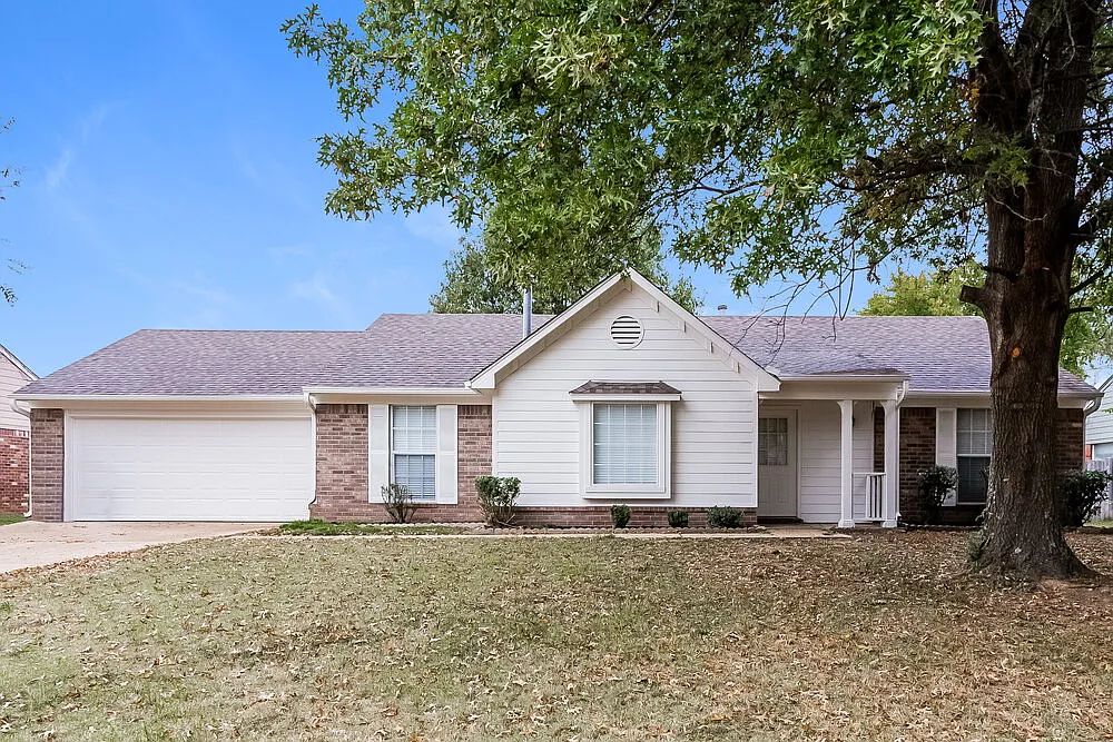 3 bed, 2.0 bath, 1765 sqft, $1,950 — Photo 1