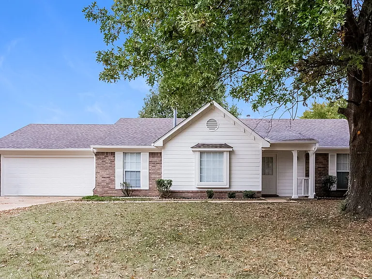 7163 Windsor Dr — Photo 1