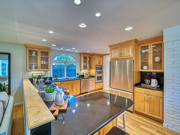 4th image of 2774 Stacia Dr