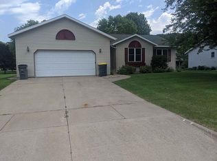 1909 Pinecrest Ave, Holmen, WI 54636