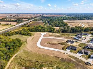 7166 Spring Creek Dr, Bettendorf, IA 52722