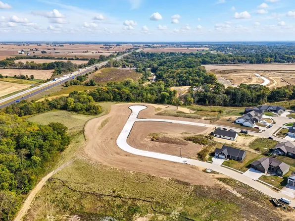 7225 Alvie Ln, Bettendorf, IA 52722