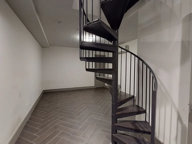 523 Willoughby Ave #1 — Photo 4