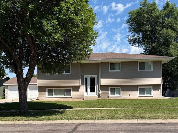 725 30th St N, Fargo, ND 58102