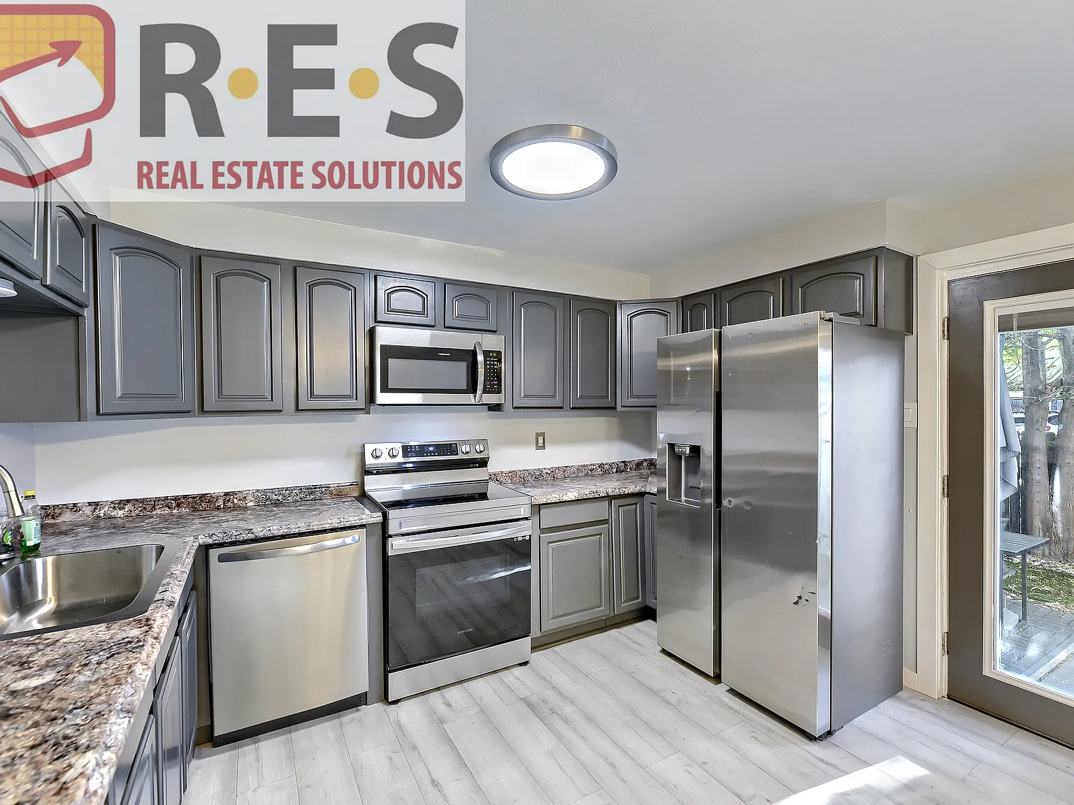3 bed, 2.5 bath, 1200 sqft, $1,995 — Photo 3