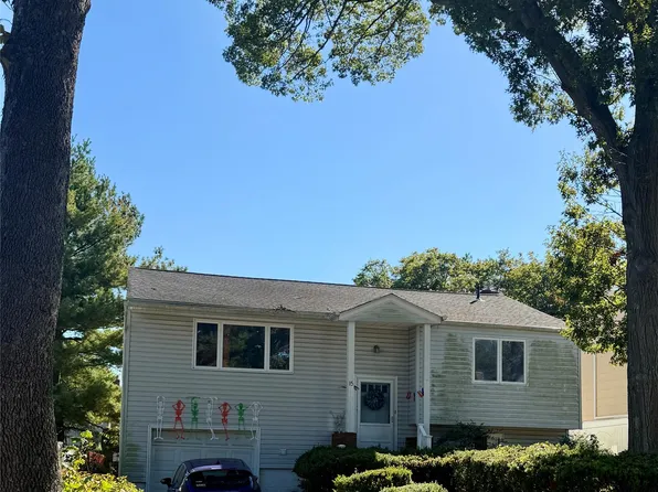 15 Lindsay Street, Huntington, NY 11743