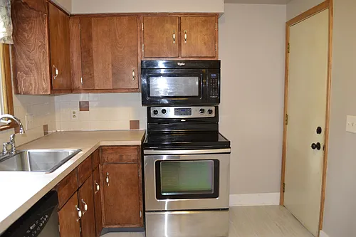 1443 E & West Rd #LOWER Photo 1