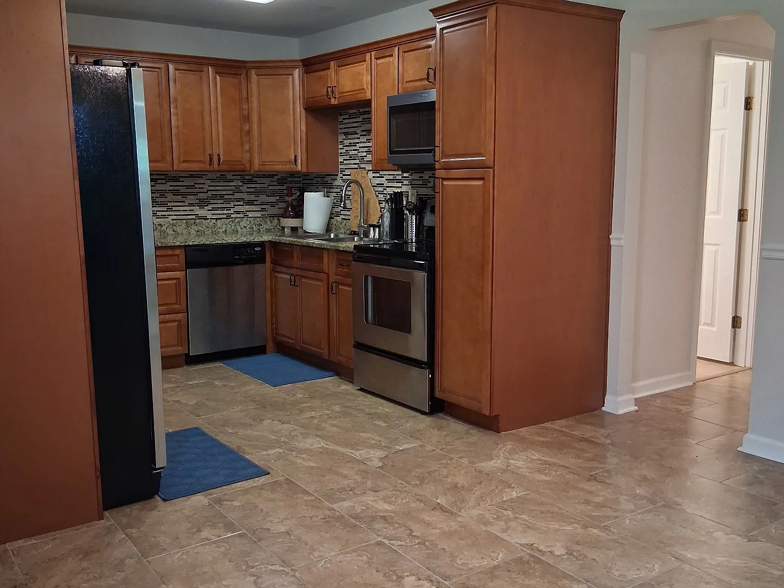 1 bed, 1000 sqft, $1,350 — Photo 2