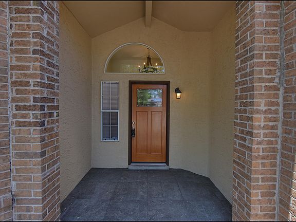 4th image of 649 Hempstead Dr