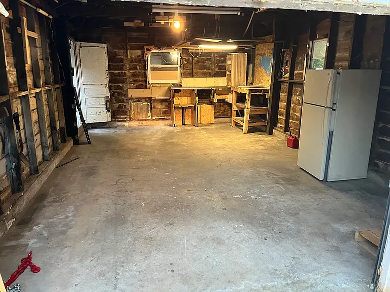 1-car Detached Garage with Tools Shelves