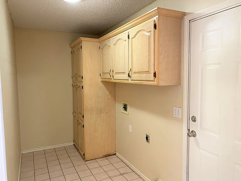 6845 Iola Ave — Photo 7