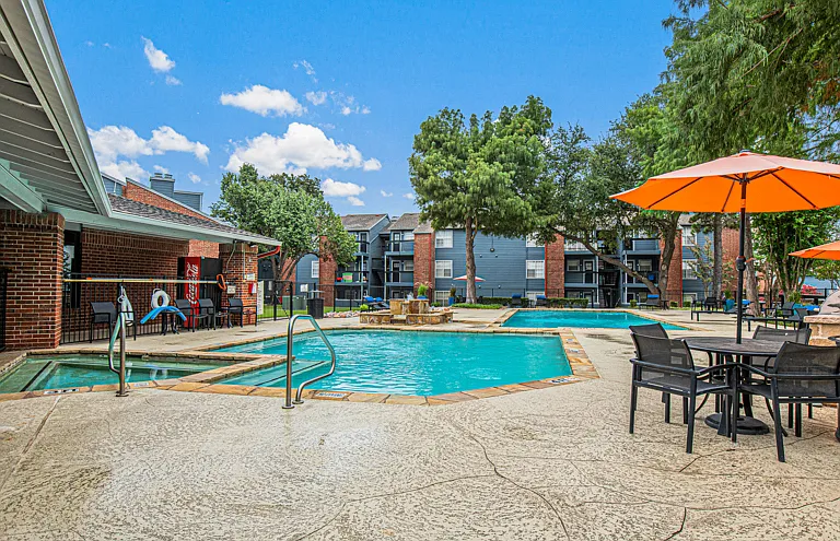 Oaks of Lewisville Apartments — Photo 34
