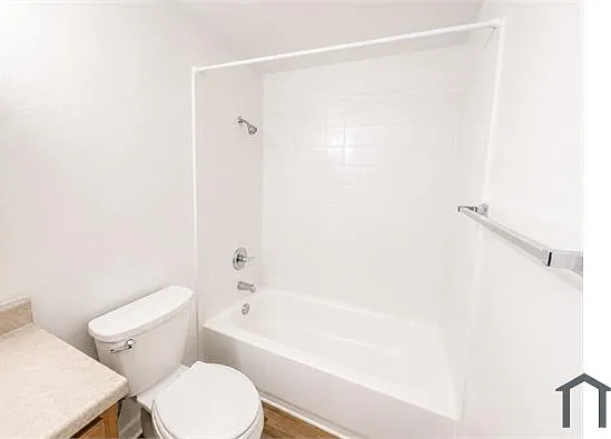 1375 Everett Ct #302 — Photo 7