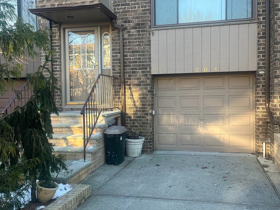 1st image of 204 Grasmere Dr #33