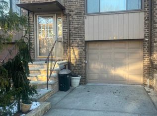 204 Grasmere Dr #33, Staten Island, NY 10305