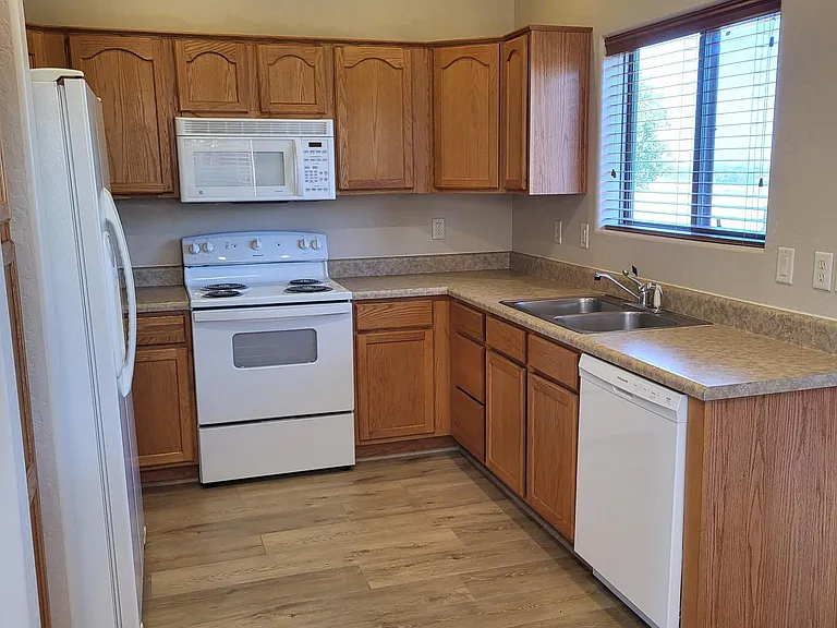 995 Piedmont Ct — Photo 18
