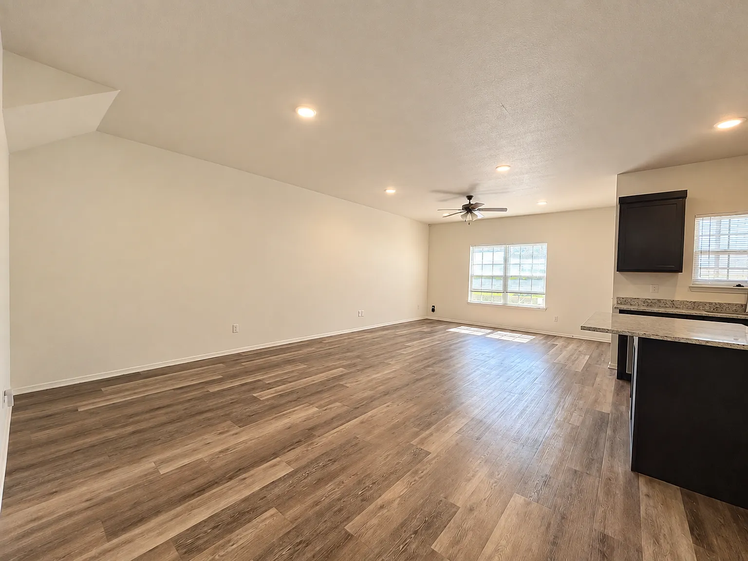 4235 W Santa Fe Street — Photo 4