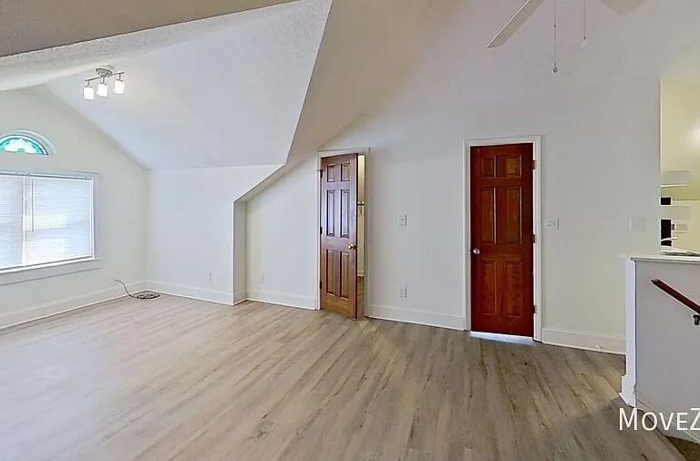 209 E Peace St #C — Photo 27