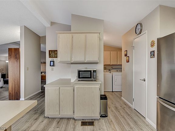 4th image of 594 Lake Superior Ln