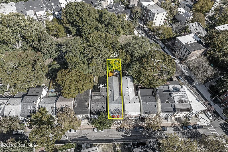 3rd image of 21 Bleecker Place