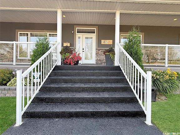 3rd image of 702 Cooper DRIVE