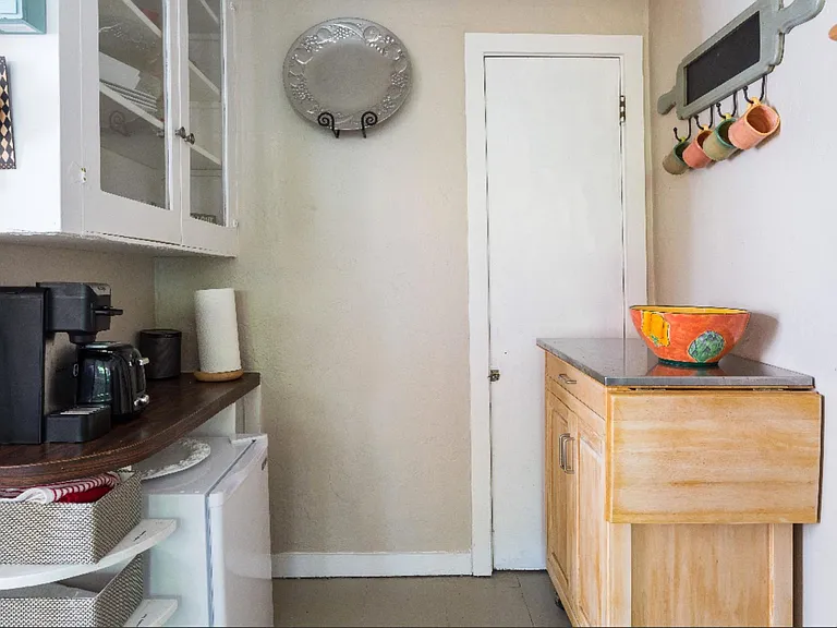 254 Throckmorton Ave #D — Photo 6