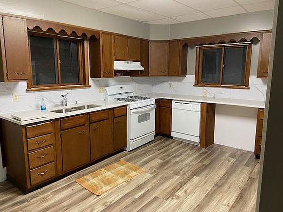 2nd image of 220 W Dubois Ave