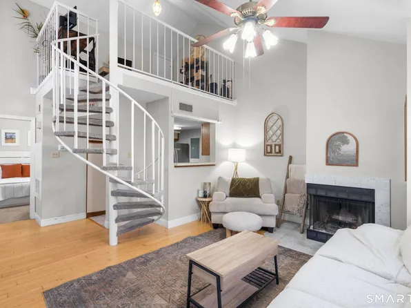 301 Carriage Crossing Lane #301, Middletown, CT 06457