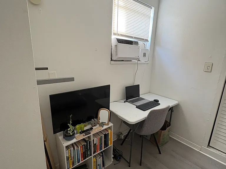 2510 W Chestnut St — Photo 4