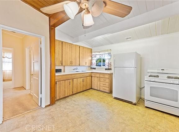 5th image of 8615 Matilija Ave
