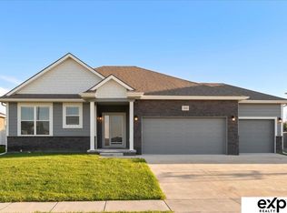 6859 Stony Point Dr, Papillion, NE 68046
