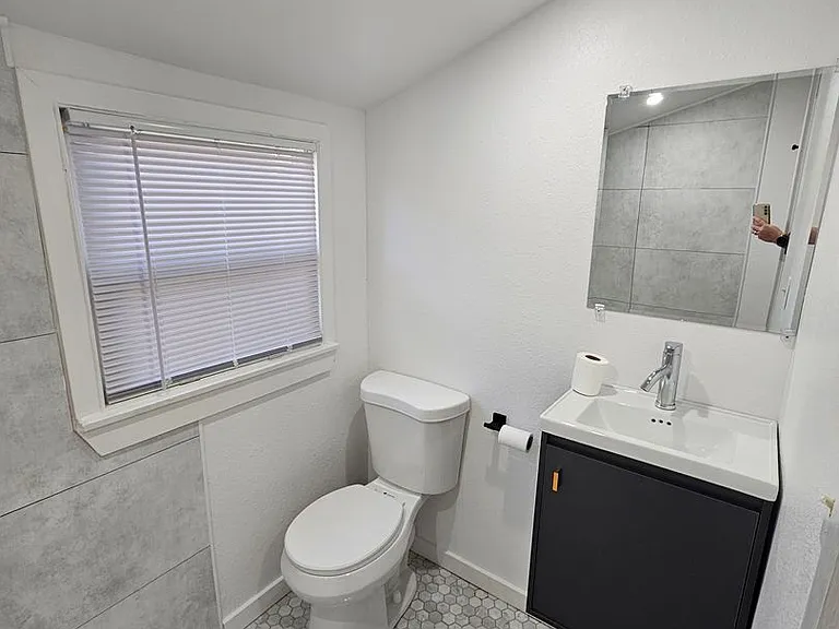 1930 Arcadian Ave #AR193 — Photo 11