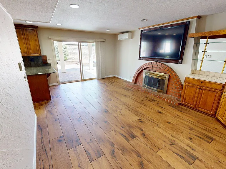2431 Deerfield Ct — Photo 9