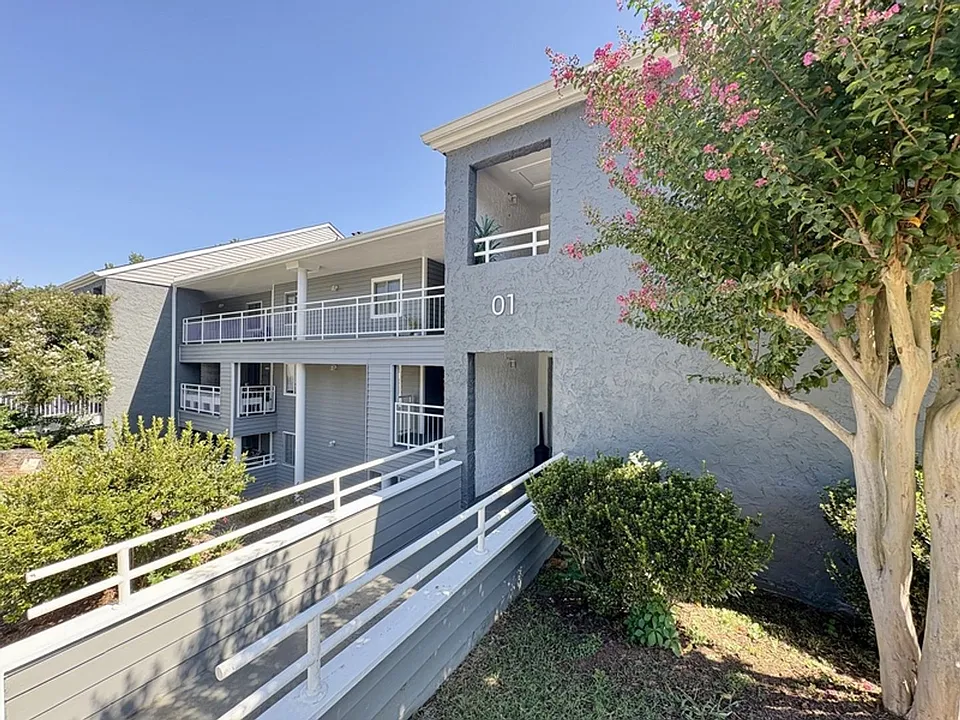 103 Northlake Dr